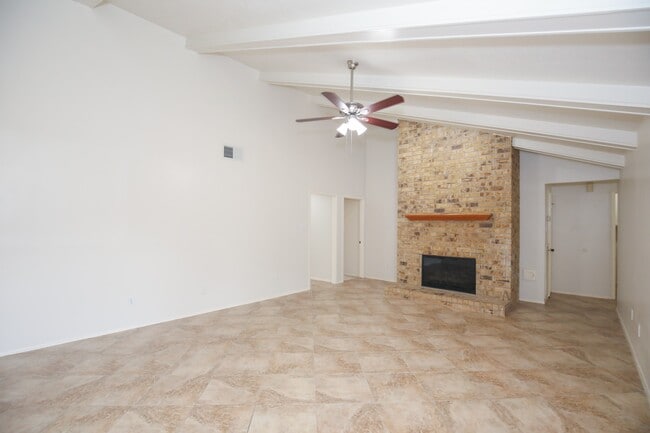 Building Photo - 3003 Planters St