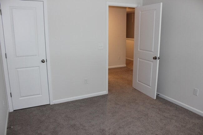 Building Photo - 15 Apricot Ln