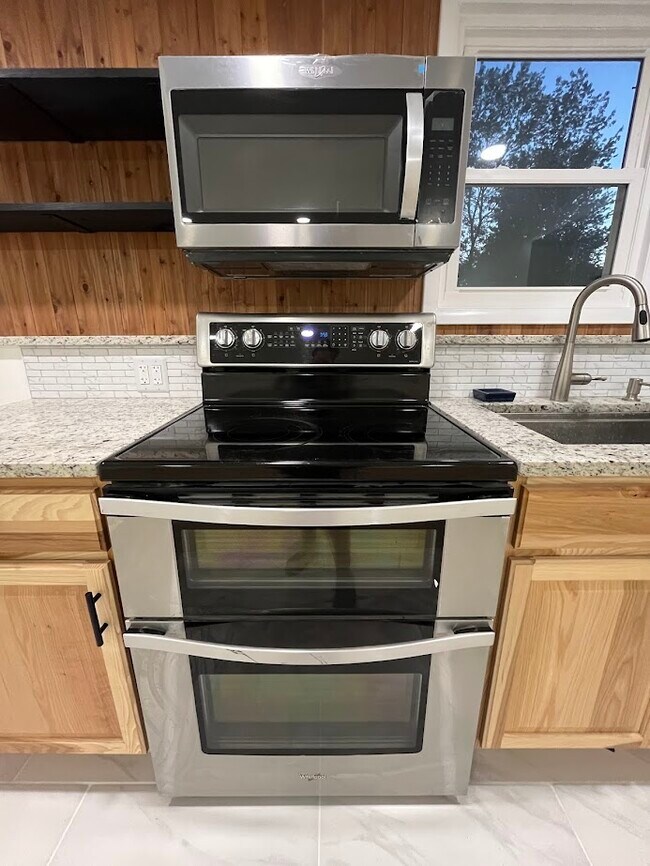 Building Photo - 9241 Pinenut Ct