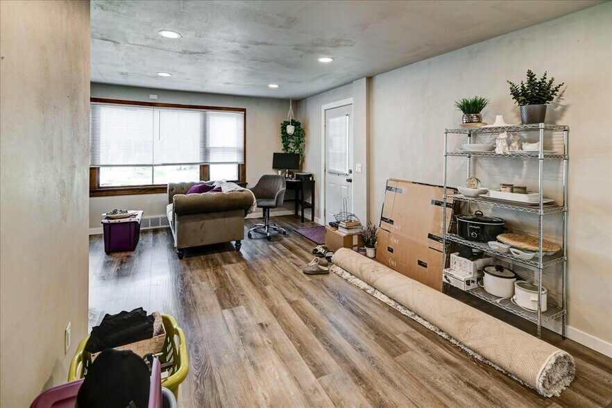 Building Photo - 205 S Fair Oaks Ave