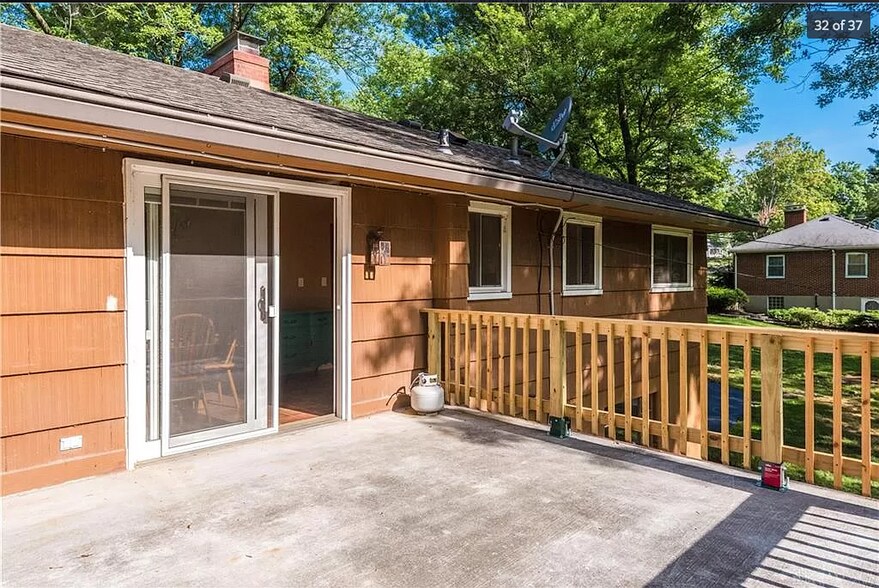 Building Photo - 1086 Meadow Dr