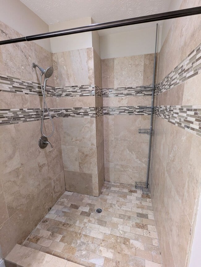 Building Photo - Spacious 2 Bedroom, 2.5 Bathroom Single Fa...