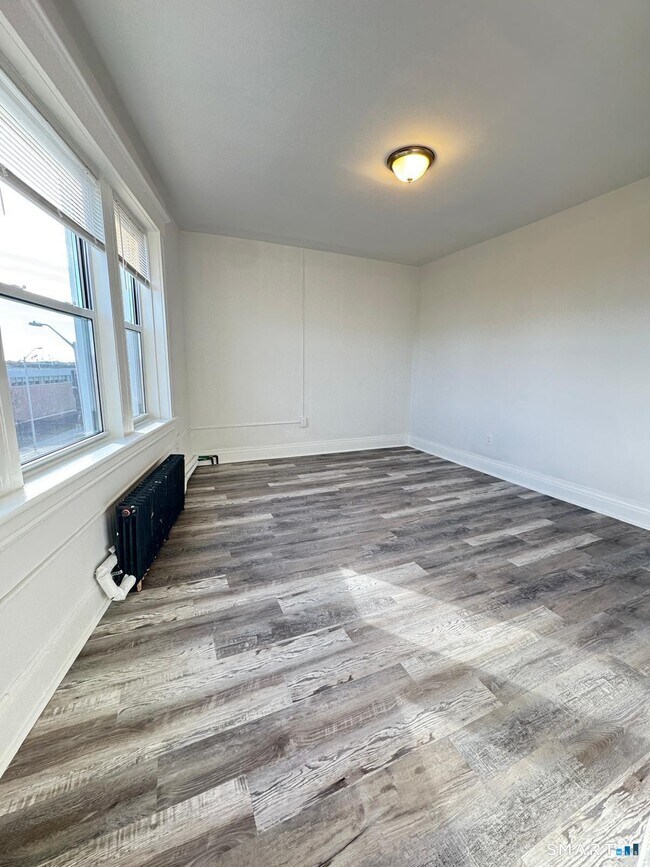 Building Photo - 1220 State St