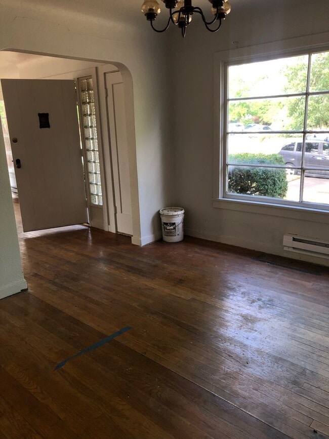 Building Photo - Campus 4 bedroom Available in December