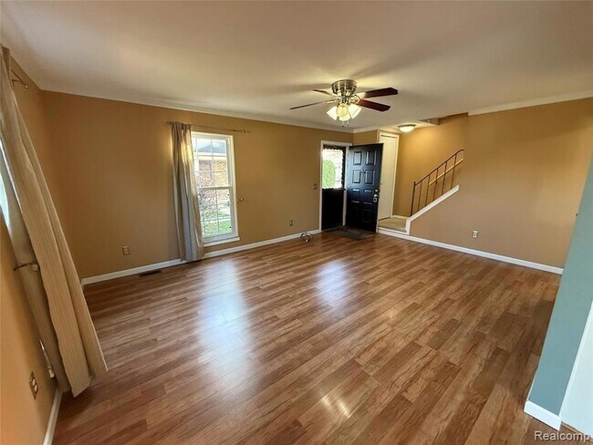 Building Photo - 15894 Cambridge Dr