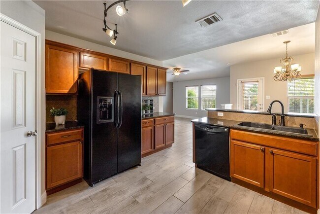 Building Photo - 107 Creston St