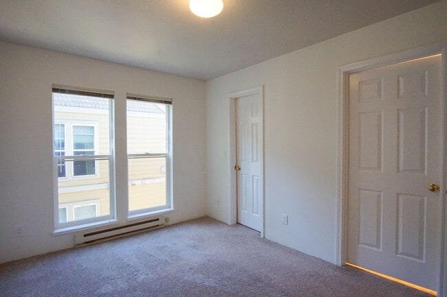 Building Photo - $250 OFF!! Lair Hill-Spacious & Updated 2-...
