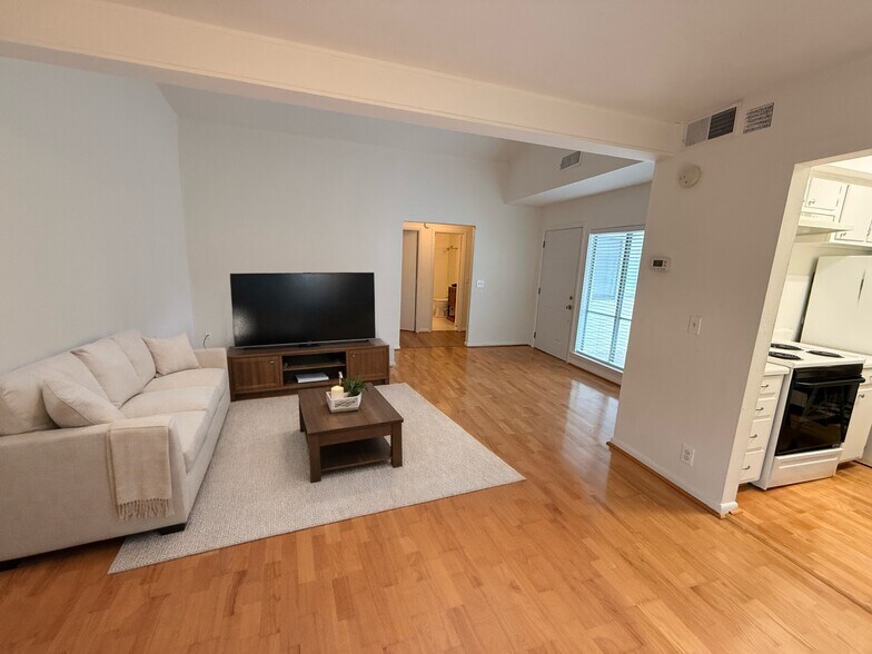 main room - 810 Bellevue Rd