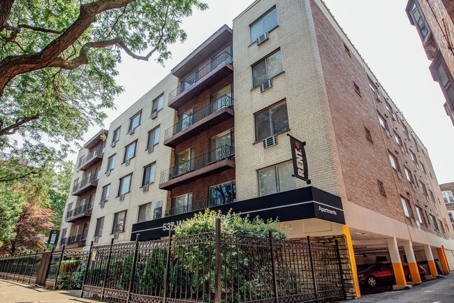 Building Exterior - 537 W. Melrose