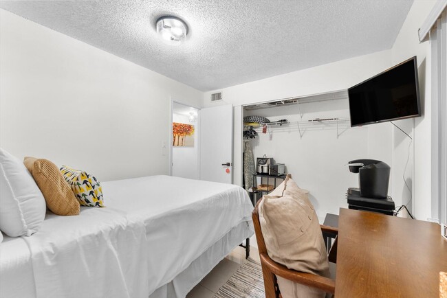 Building Photo - 7500 NW 30th Pl