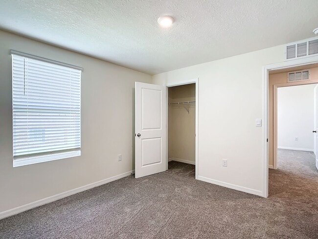 Building Photo - Pet-Friendly 5BR Home in Ocala | Spacious Living in Ocala Crossings South