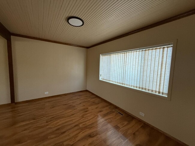 Building Photo - 490 5th Ave