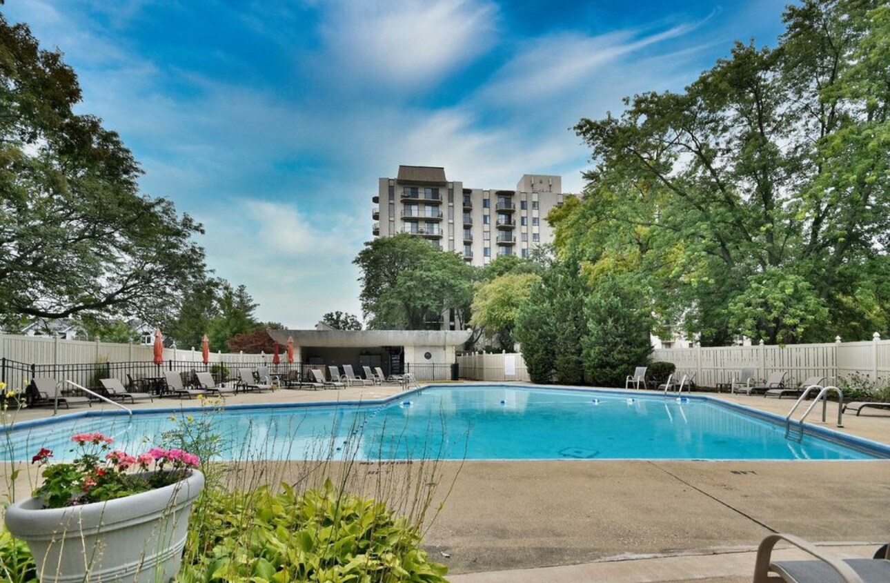 Building Photo - 190 S Wood Dale Rd