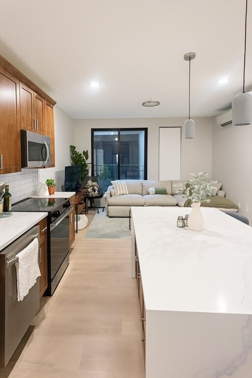 Building Photo - 400 W Broadway