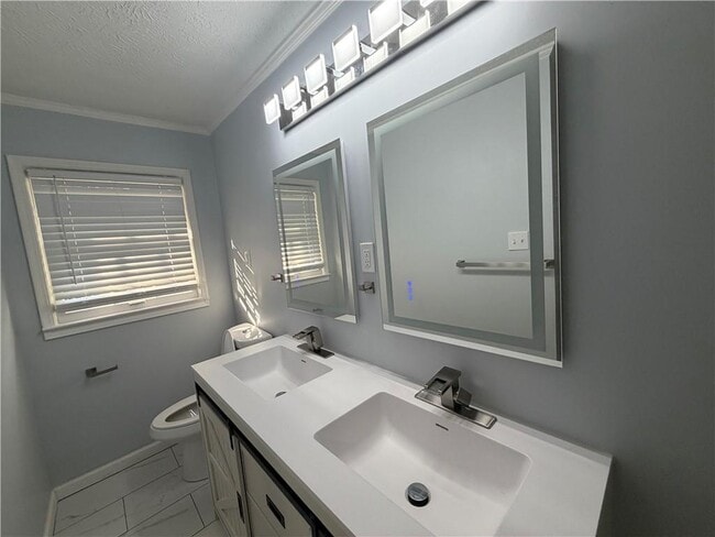 Building Photo - 3336 Camelot Dr NE