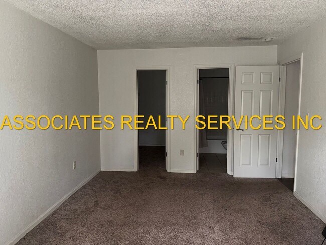 Building Photo - Spacious 2bed/2bath Condo in CREEK’S EDGE in NW Gainesville PRIVATE PATIO!!