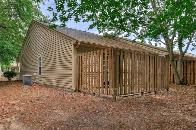 Building Photo - 111 Kelly Dr