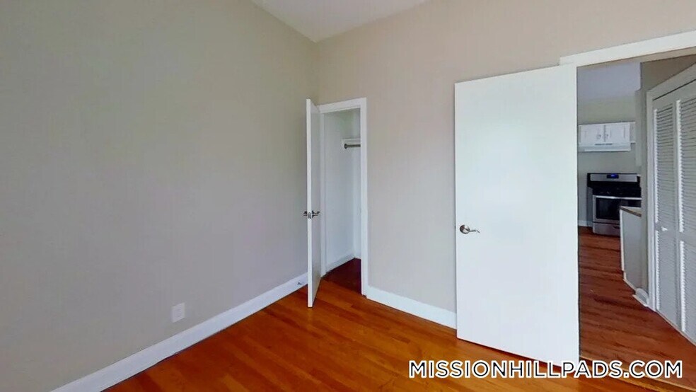 Building Photo - 121 George St