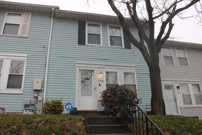 Primary Photo - 4306 Dana St