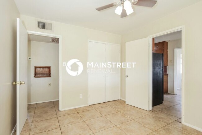 Building Photo - 3 Bedroom Pet-Friendly Home in Glendale, A...