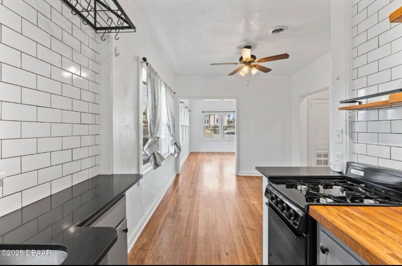Building Photo - 436 N Oleander Ave