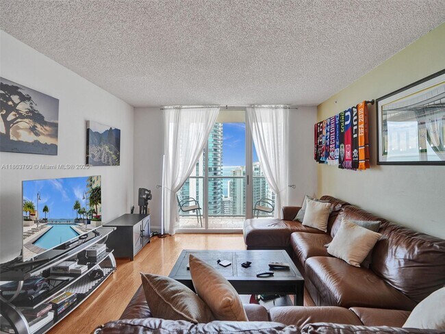 Building Photo - 1155 Brickell Bay Dr