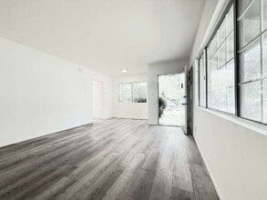 Building Photo - 10565 Camarillo St