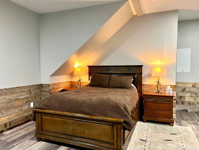Building Photo - ** SEASONAL RENTAL ** YOUR ALASKAN CABIN I...