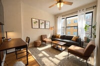 Building Photo - 906 N Damen Ave