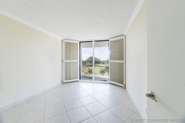 Building Photo - 3800 N Hills Dr