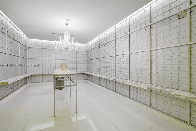 Building Photo - 475 Brickell Ave