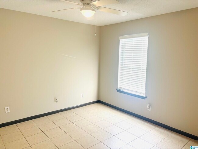 Building Photo - 1009 12th St