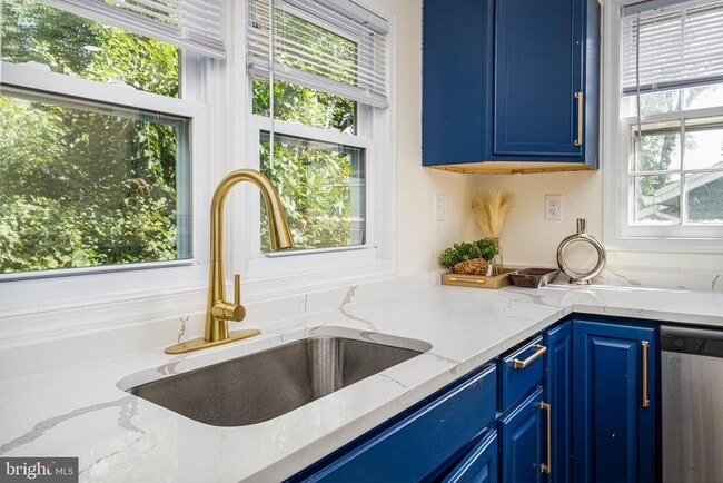 Building Photo - 2800 Upshur St