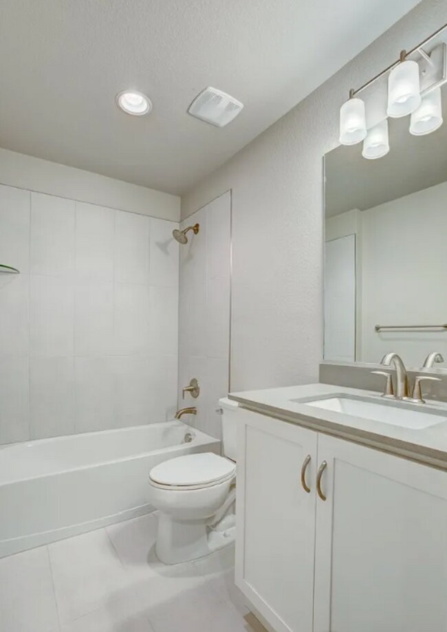 Building Photo - Modern 2 bed, 2.5 bath Townhome in Wellington, CO- Available July 10th!