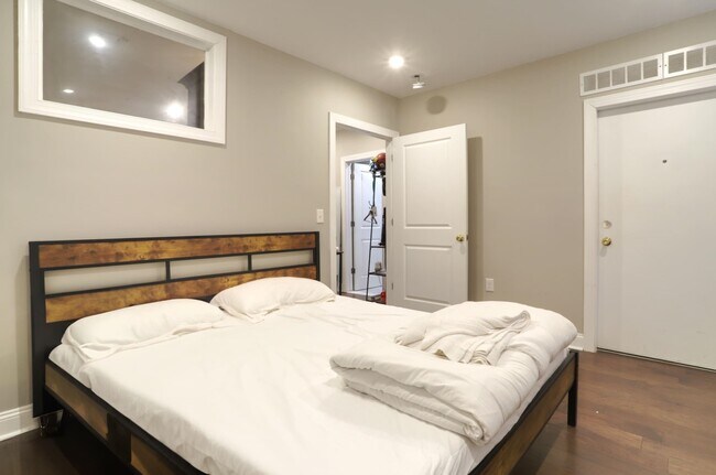 Building Photo - 2866 John F. Kennedy Blvd