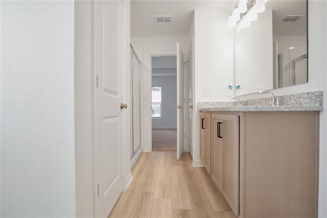 Building Photo - 9224 Westside Hls Dr