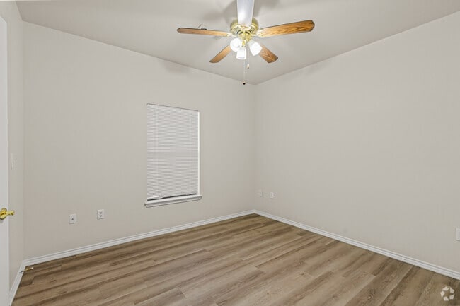 2B/2BA-1054 Sq Ft - Ridge Parc