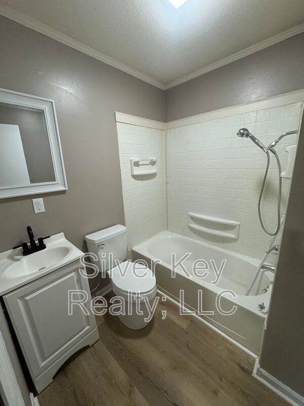 Building Photo - 403 Hicks St