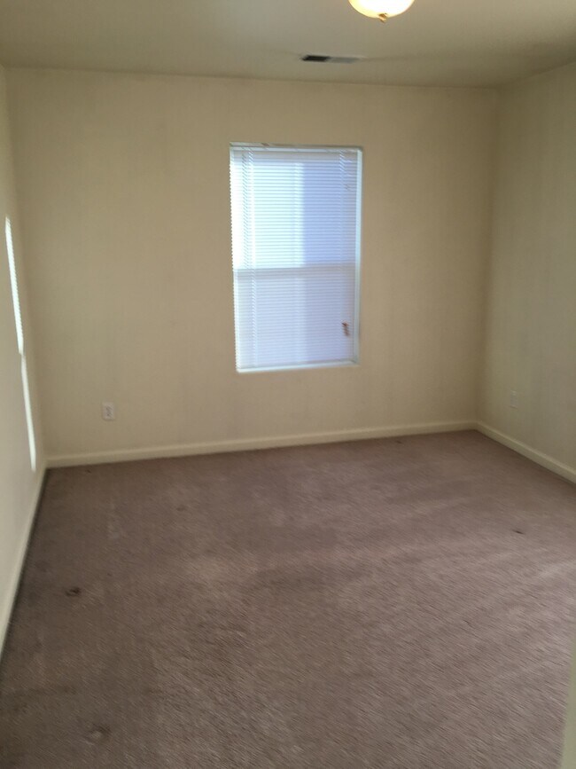 Building Photo - 2644 Sunray Dr