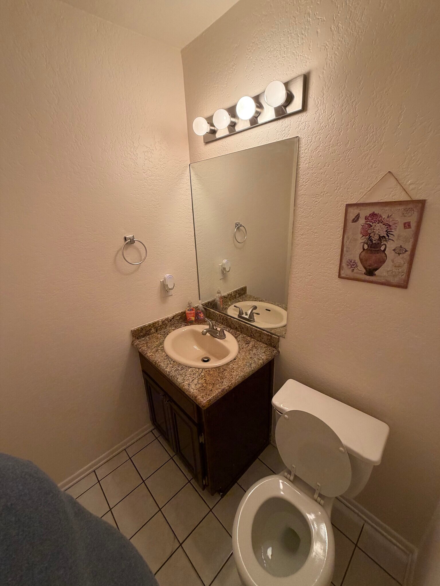 Building Photo - 13522 Glenoaks Blvd