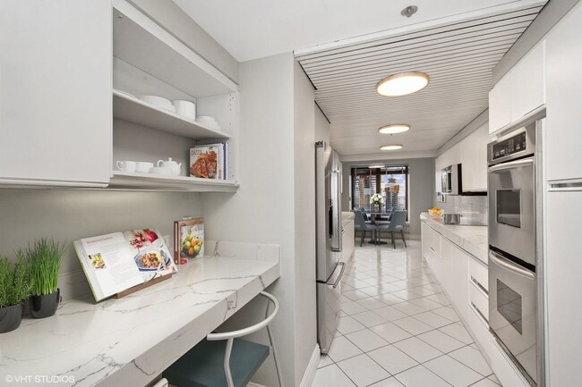 Building Photo - 161 E Chicago Ave