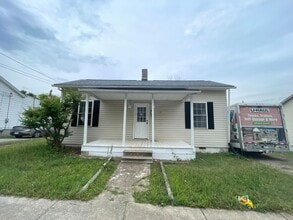 Building Photo - 17 Laurel Ave