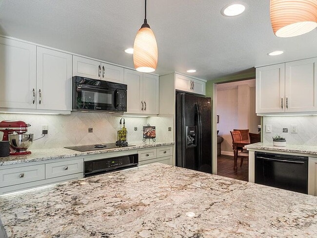 Building Photo - Spacious 4-Bed, 2-Bath Home with 2,034 Sq Ft of Comfort!"