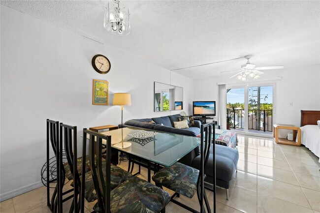 Building Photo - 3909 N Ocean Blvd