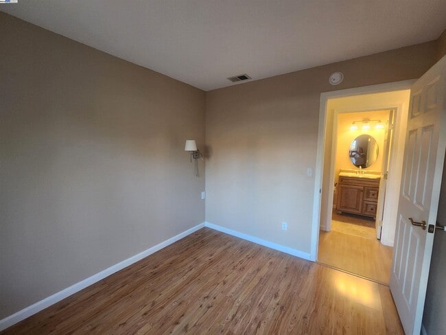 Building Photo - 1733 Carnation Cir