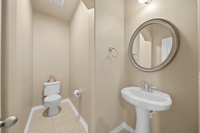 Building Photo - 2716 Sunshade Ct