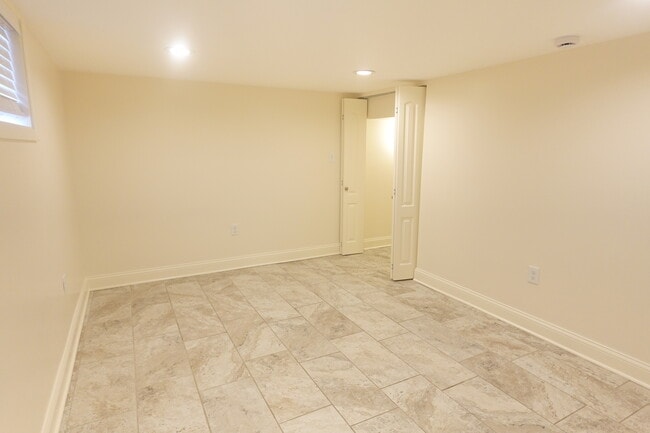 Building Photo - 3743 Country Club Ave