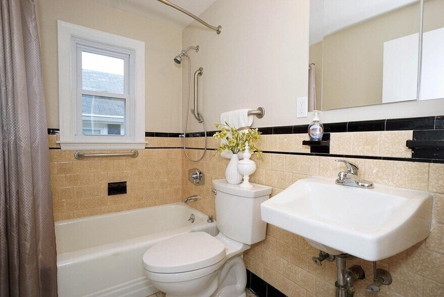 Bathroom - 136 Clay St