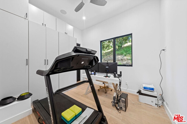 Building Photo - 3140 Coldwater Canyon Ave