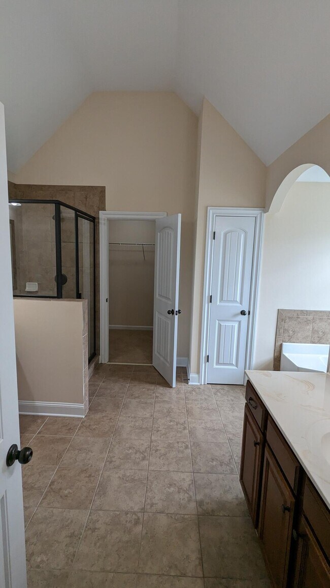 Building Photo - 718 Erika Ln